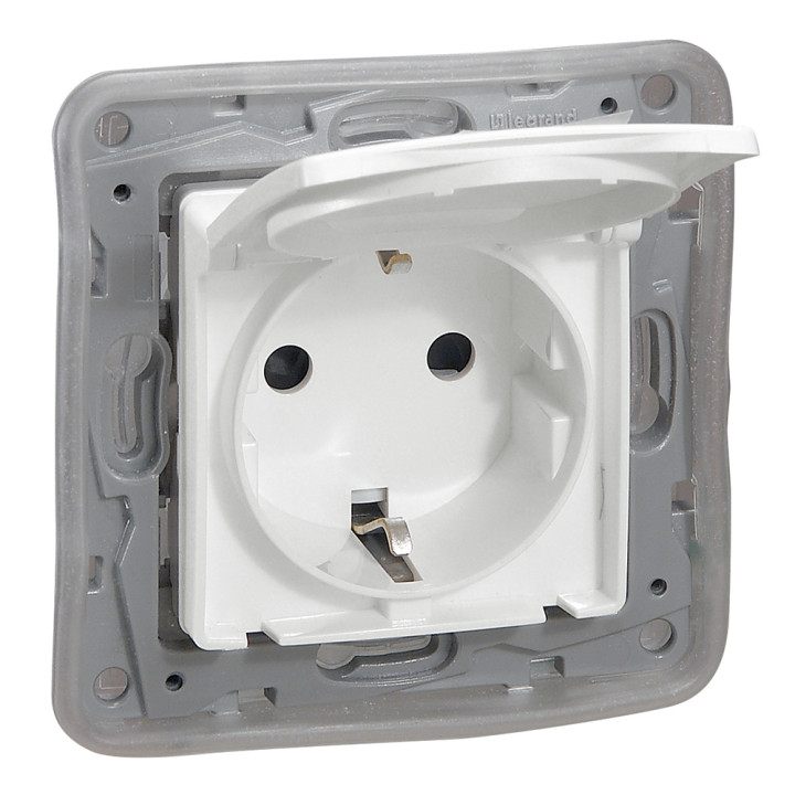 Legrand Niloe balts rozete 2P+E ar vaku