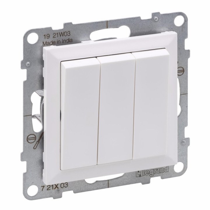Legrand SUNO выключатель 3-клавишный 10A белый