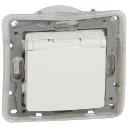 Legrand Niloe rozete 2P+E ar vākiem IP44