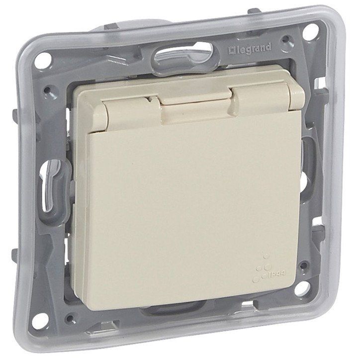 Legrand Niloe розетка 2P+E IP44