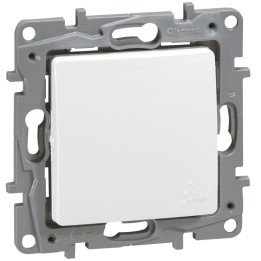 Legrand Niloe кнопочный выключатель подсветка IP44 6A