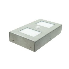 KRONO LED 8W gaismeklis ar matēto plafonu sudraba krāsa taisnstūra metāla korpusu un kustības sensoru 6500K 700lm IP20