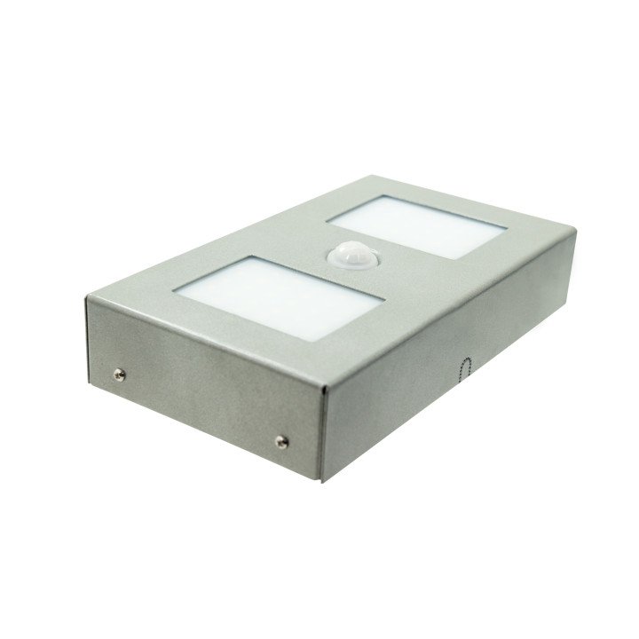 KRONO LED 8W gaismeklis ar matēto plafonu sudraba krāsa taisnstūra metāla korpusu un kustības sensoru 6500K 700lm IP20